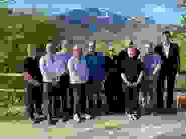 TS Richter Die neuen Target Sprint-Richter (v.l.): Nagy Mátyás (HUN), Shawyer Robert (Instruktor; GB), Torba Sylvia (GER), Jaep Ralf (GER), Hebling Paul (SUI), Merki Michael (SUI), Kessler Cécile (SUI), Hübner Frank (GER). Ganz links im Bild: Csaba Jákó (HUN), der als Übersetzer und Fahrer im Einsatz war.