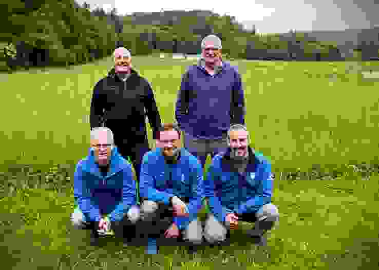 CM200360 Dörflingen1 Sieger Sportgewehr (Feld A) - Dörflingen. Stehend (v.l.): Peter Steiger, Christian Risch, Sen. Kniend (v.l.):
Rico Blanz, Christian Risch, Jun., Martin Schwizer.