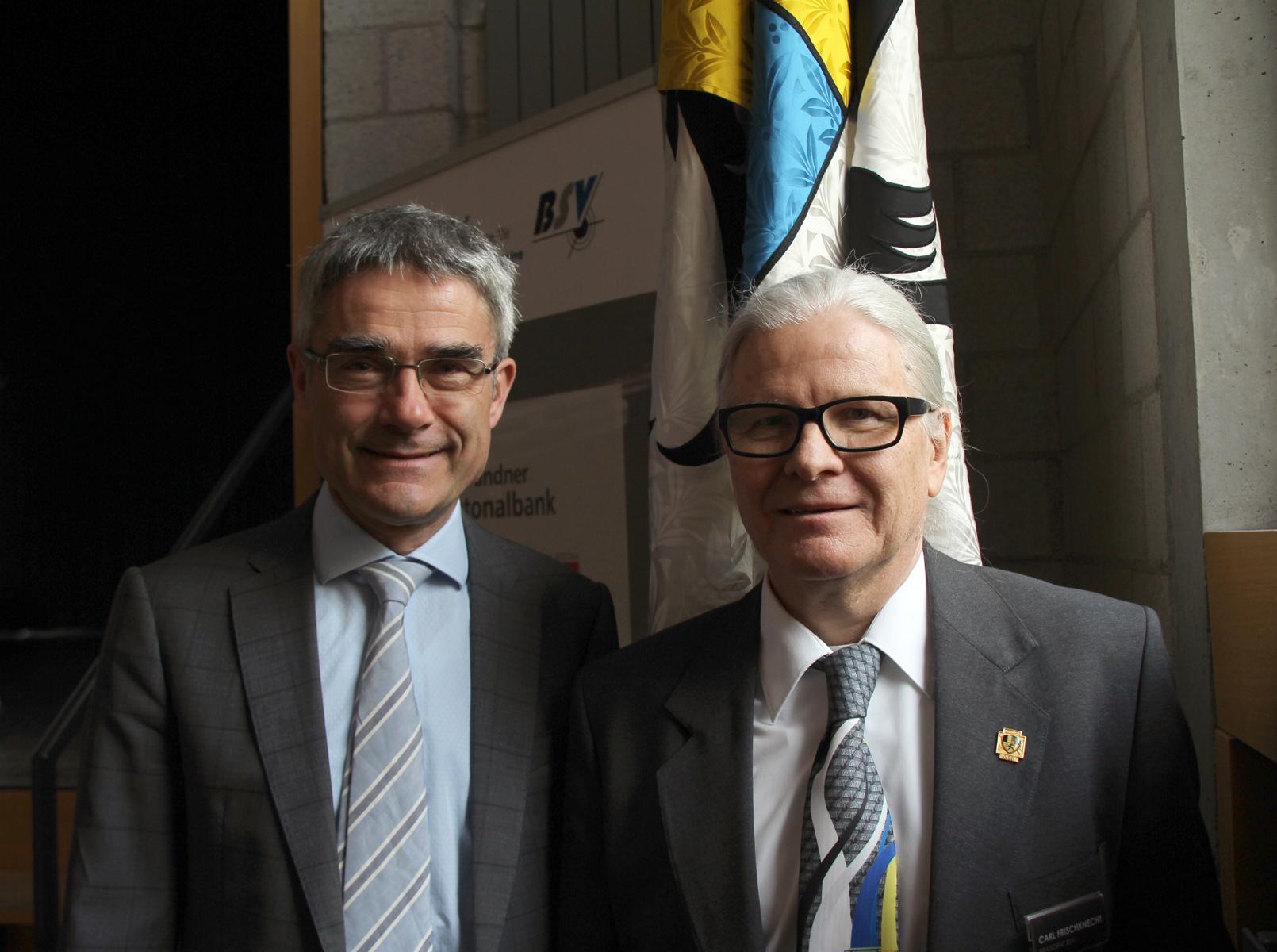 Politik und Schiessen vereint (v.l.): Regierungsrat Mario Cavigelli und Carl Frischknecht, Präsident BSV.