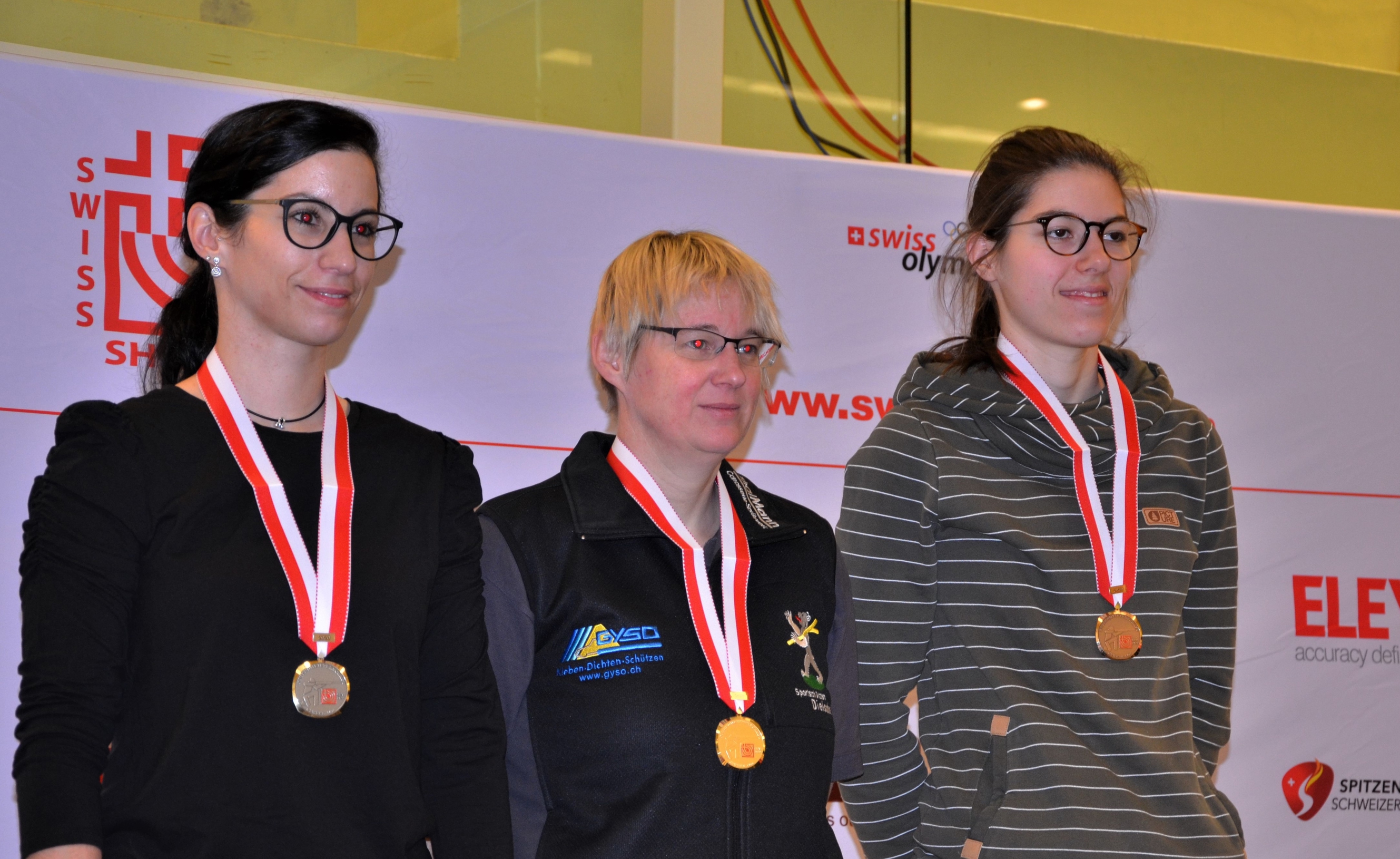 Silvia Guignard (Mitte) sicherte sich mit dem Tageshöchstresultat von 417.9 Punkten den Titel bei den Frauen vor Cornelia Valentin (links) und Alicia Steiner.