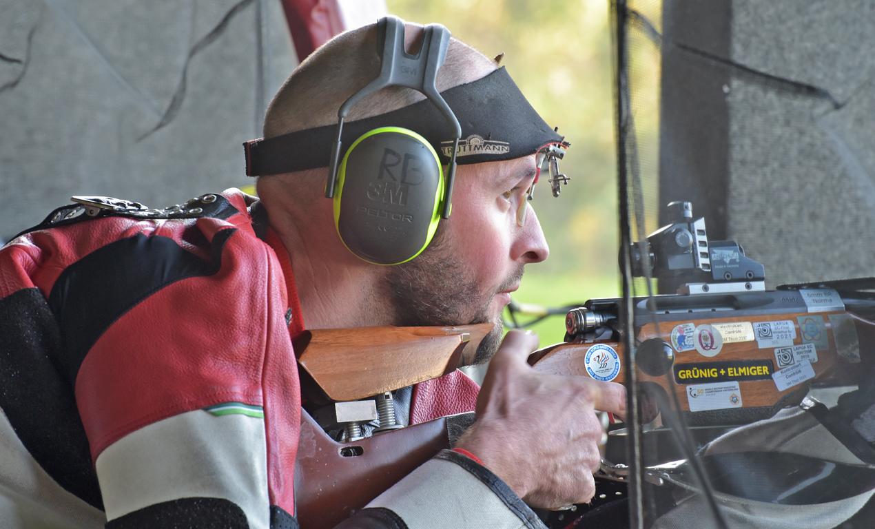 Rafael Bereuter: hochkonzentiert zu überragenden 597 Punkten mit dem Standardgewehr und 6-mm-Munition.