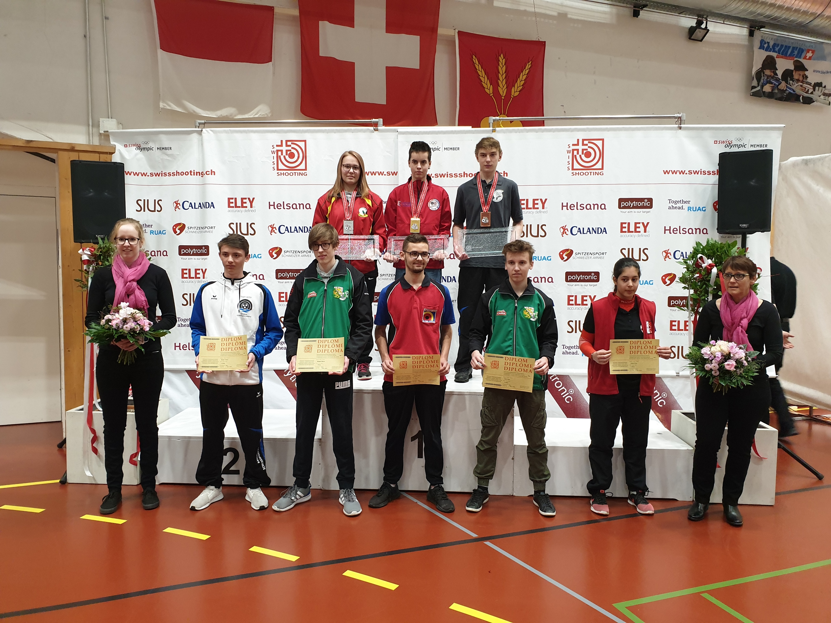 Die Sieger der Kategorie P10m U17. Auf dem Podest: Dario Morosi (Gold), Esther Elisabeth Wälti (Silber) und Patrick Roggli (Bronze)