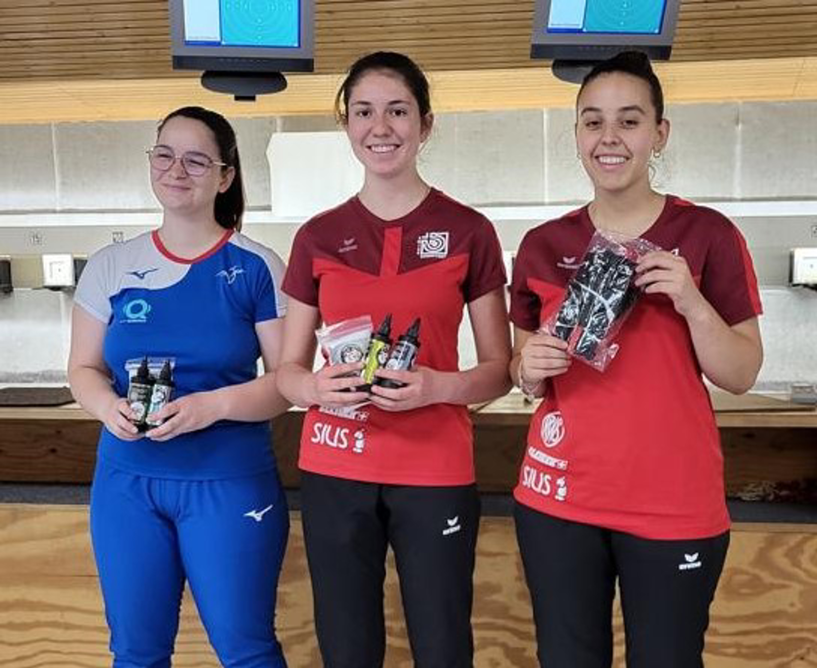 Das Podest KK 3x30 (v.l.): 2. Lucie Kissenberger (FRA), 1. Martina Herrli, 3. Alexia Tela 