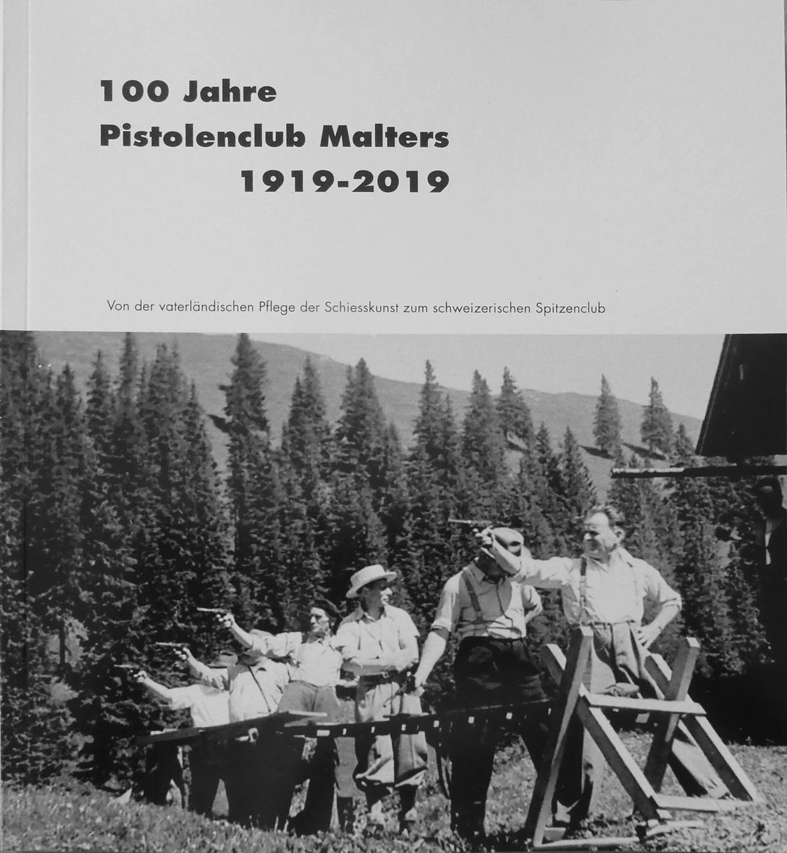 Der Verein hat zu seinem Jubiläum ein Buch herausgegeben.
