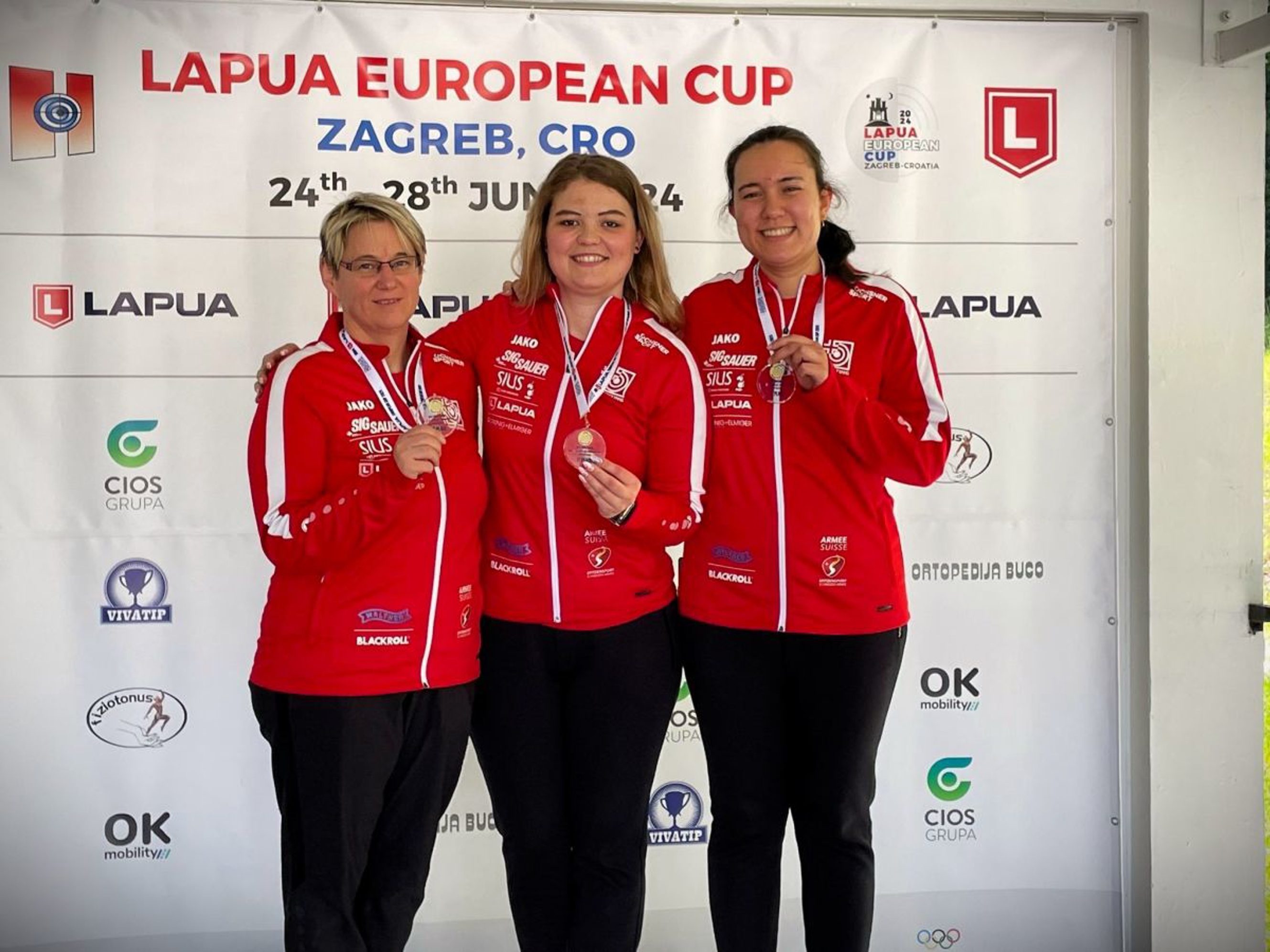 EC Zagreb Podest Gewehr 300m liegend Frauen (v.l.): 2. Silvia Guignard; 1. Anja Senti; 3. Jennifer Kocher.