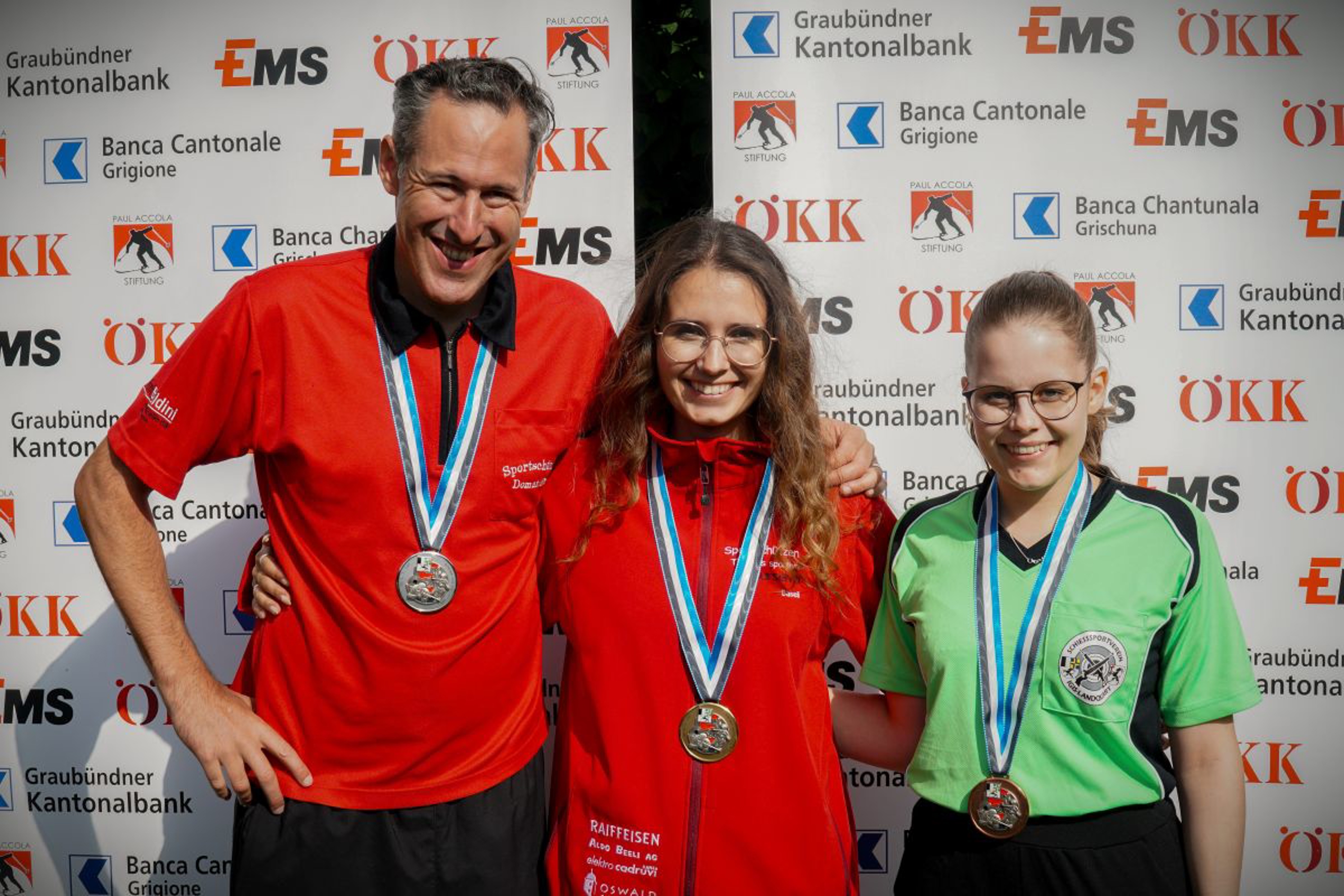 Annina Tomaschett (Mitte), Lars Färber (links) und Selina Lötscher (rechts).