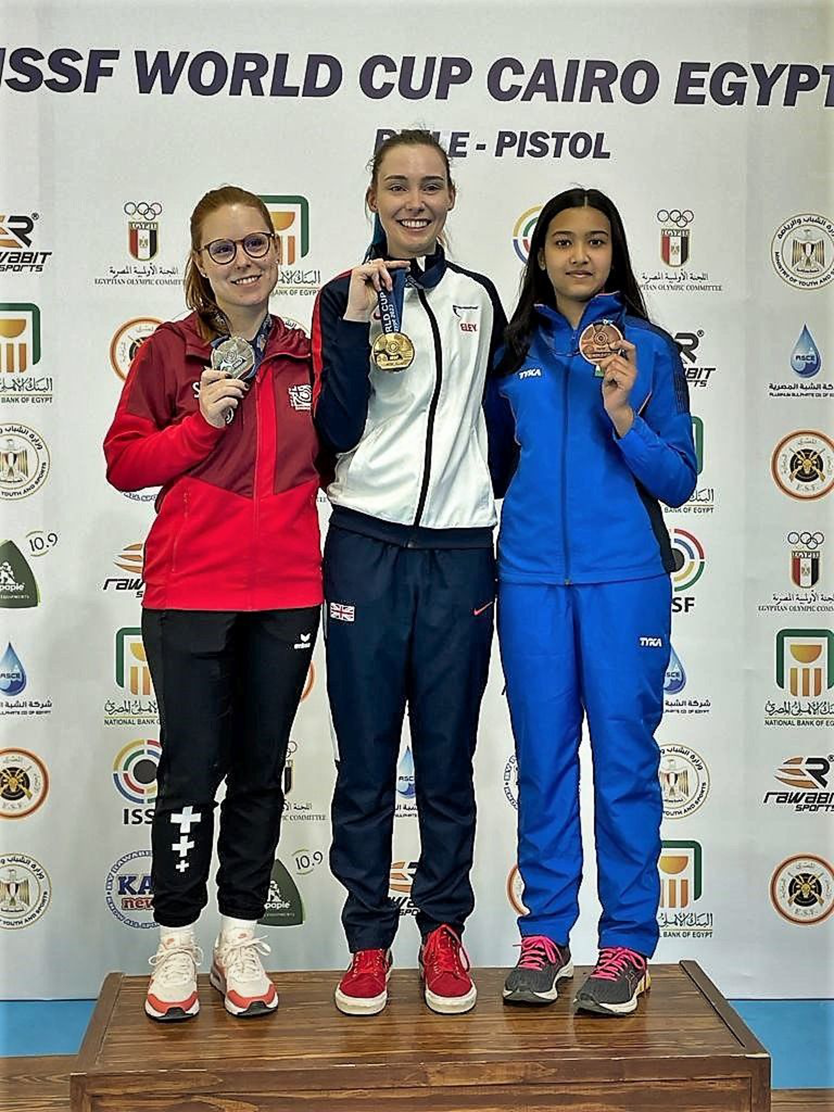 Podest Gewehr 10m Frauen (v.l.): Nina Christen (2.); Seonaid Mcintosh (1.) und Tilottama Sen (3.).