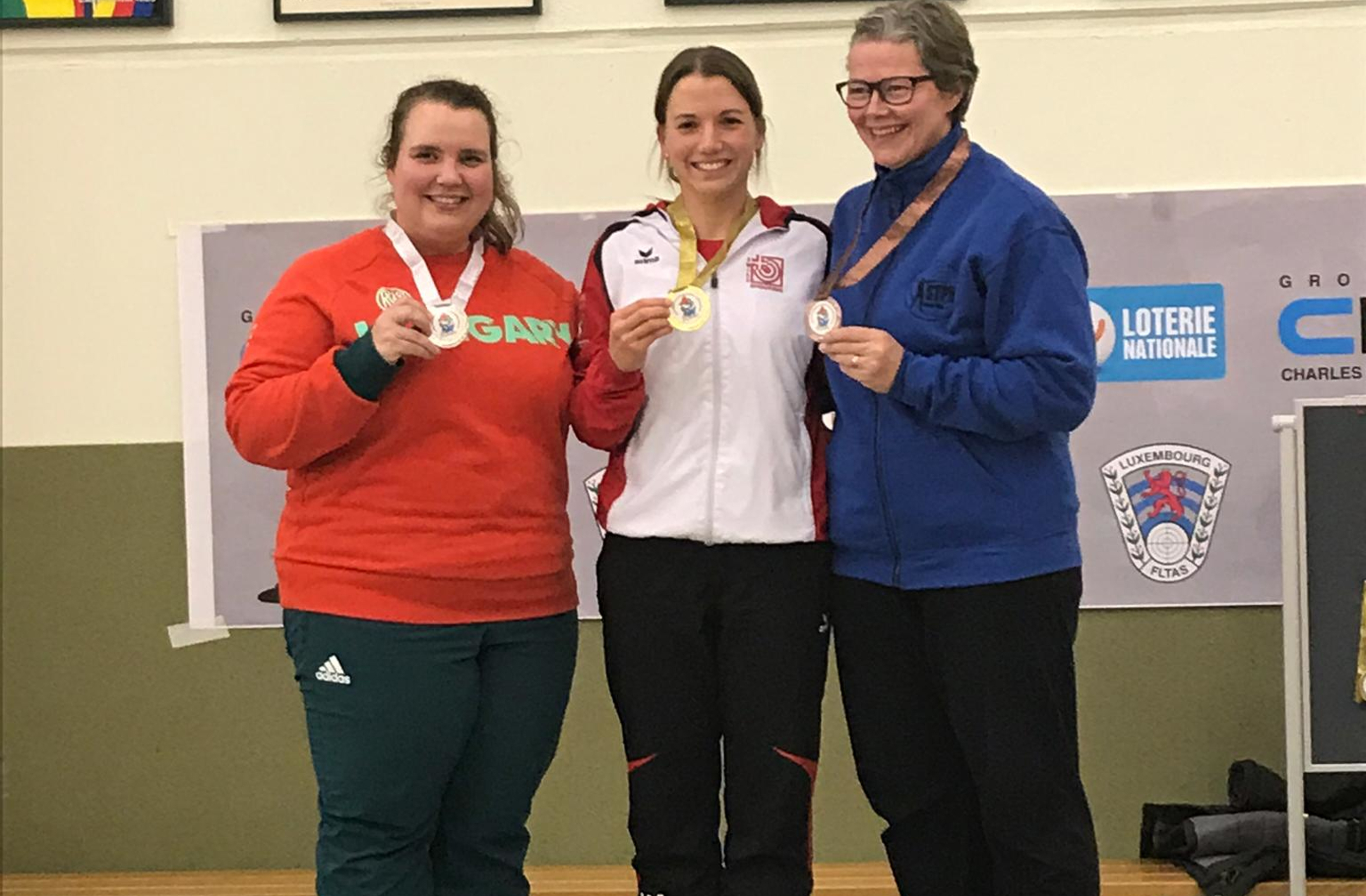 Das Podest Pistole 10m Frauen: Zsofia Csonka 2./HUN), Sandra Stark (1.) und Ingeborg Gran (3./NOR).