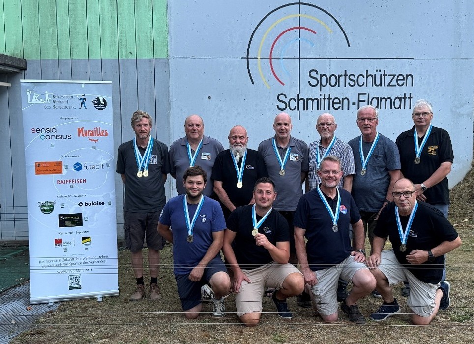 Die Medaillengewinner: Raphael Pauchard, Bruno Hayoz, Herbert Monnier, Daniel Hayoz, Hubert Raemy, Heinrich Pauchard, Martin Tschannen (hinten v.l. );  Gregory Emmenegger, Laurent Stritt, David Küttel, Ueli Blatti (vorne v.l.)
